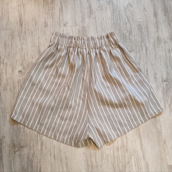 Lightweight Gray and White Striped Stretch Waist‎ Shorts Size Small - Picture 4 of 4